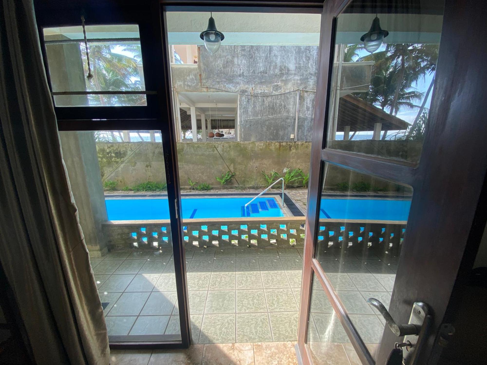 Mirage Beach House At Morava Court Hikkaduwa Bagian luar foto